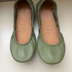 Olive Tieks, size 8